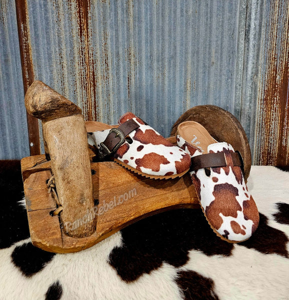 Andi Cowhide Buckle Clogs #6192