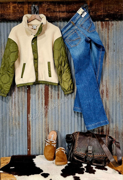 Ariat Sherpa Blocked Jacket in Parchment & Moss Green #6913