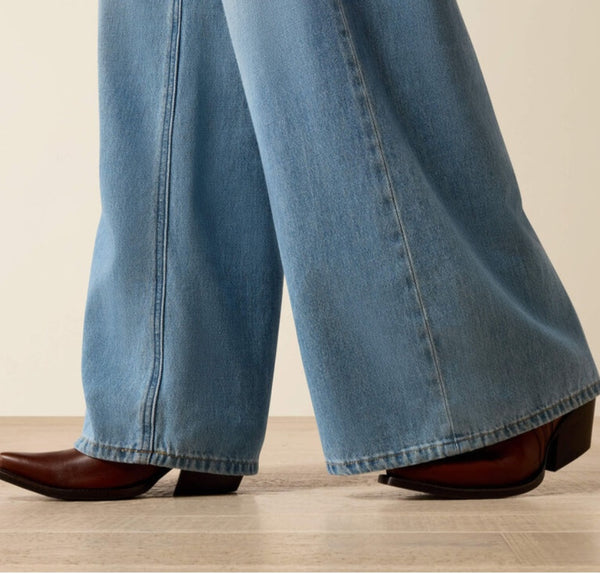 Ariat Ultra High Rise Calamity Comfort Wide Leg Jean in Alameda Denim #6582